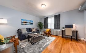 Capitol Hill Apartment With Free Parking